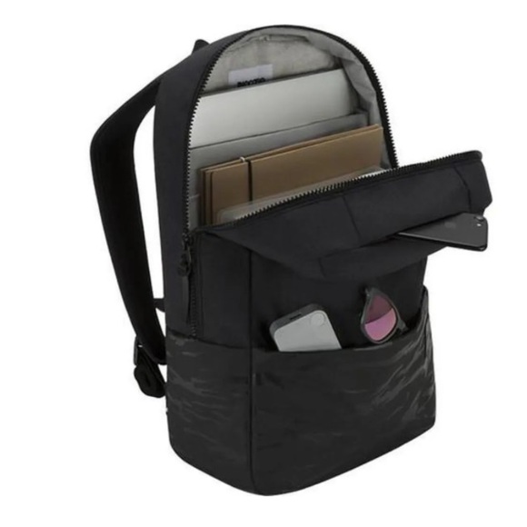 Incase Compass Backpack - Picture 3 of 14